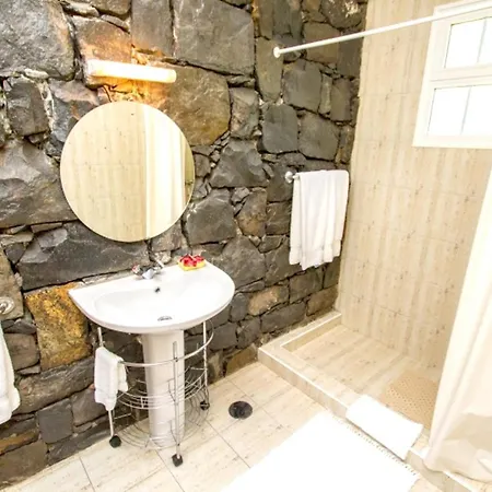 House With 2 Bedrooms In With Wonderful Sea View Enclosed Garden And Wifi Holiday home