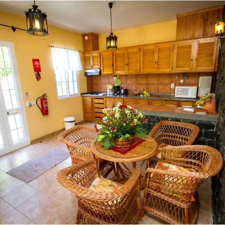 House With 2 Bedrooms In With Wonderful Sea View Enclosed Garden And Wifi Holiday home Santo Antonio da Serra