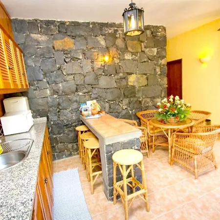 Holiday home House With 2 Bedrooms In With Wonderful Sea View Enclosed Garden And Wifi