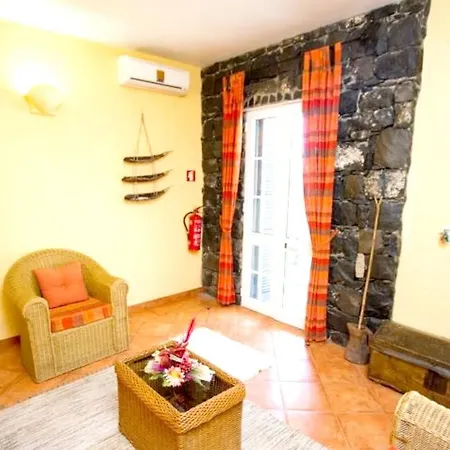House With 2 Bedrooms In With Wonderful Sea View Enclosed Garden And Wifi *