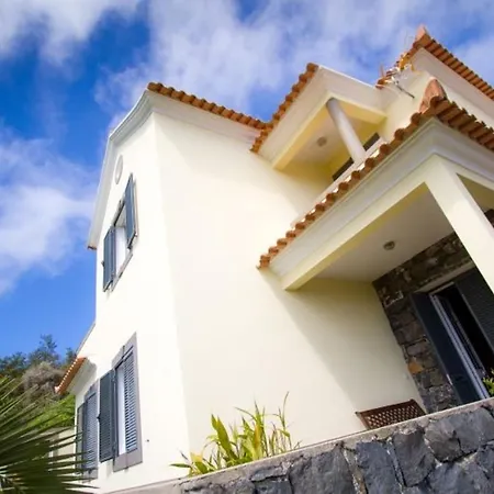 House With 2 Bedrooms In With Wonderful Sea View Enclosed Garden And Wifi Holiday home *